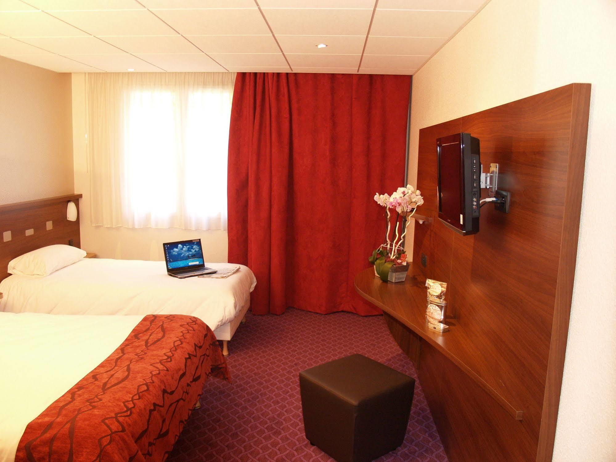 Brit Hotel Nantes Vigneux - L'Atlantel Екстериор снимка